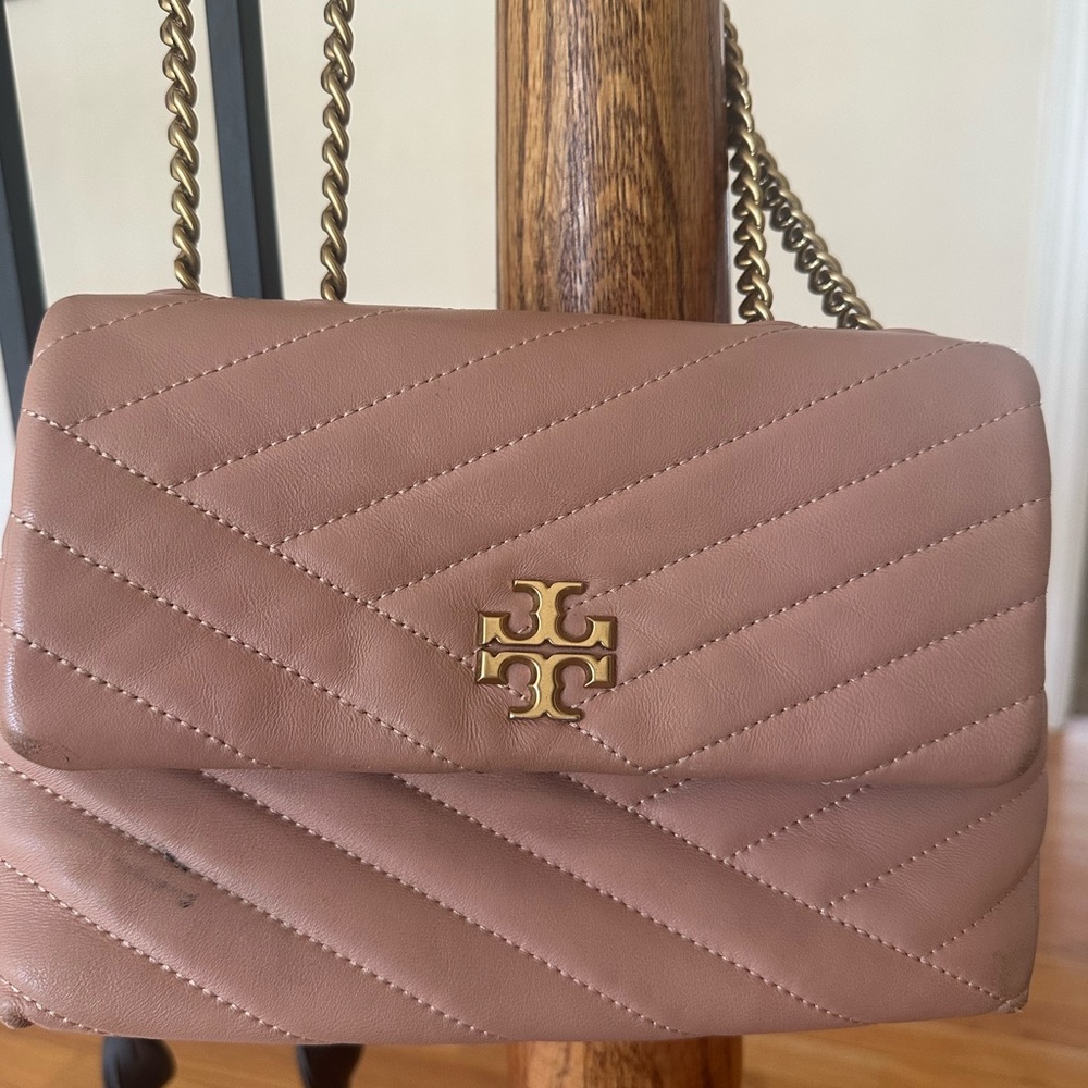 Small Kira Chevron Tory Burch Pink Quilted Crossbody Bag
